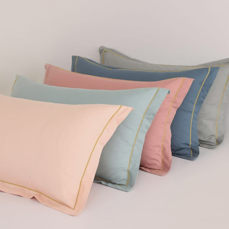 100 % polyesteri mikrokuitutyynynpäällinen