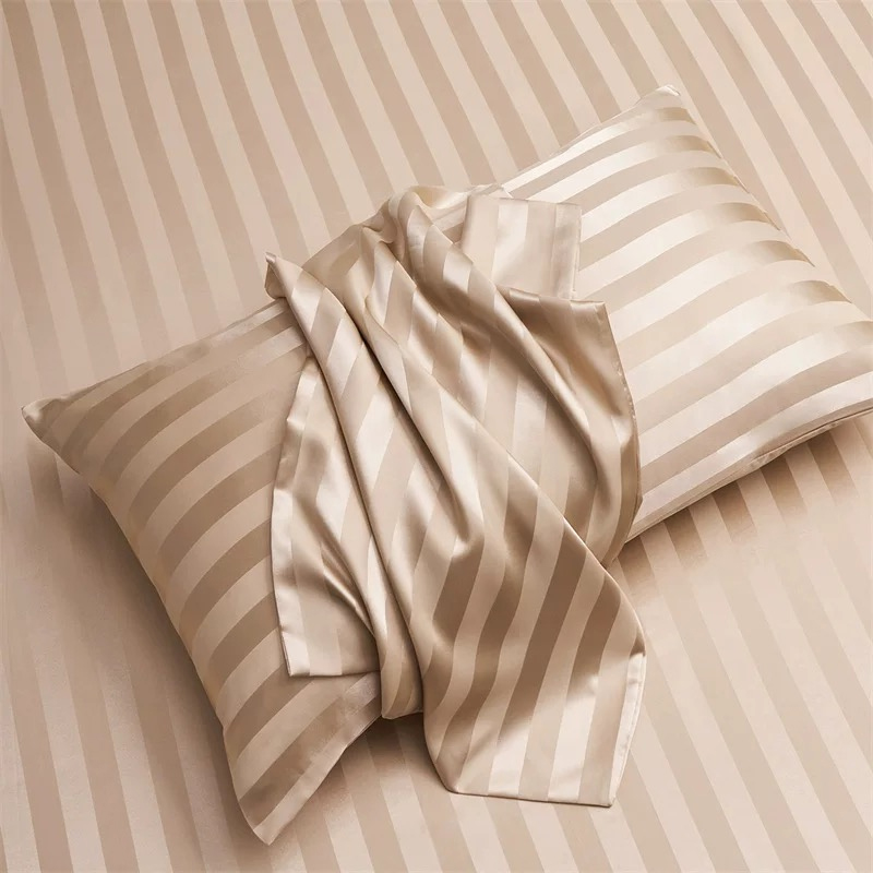 100 % polyesteri mikrokuitutyynynpäällinen