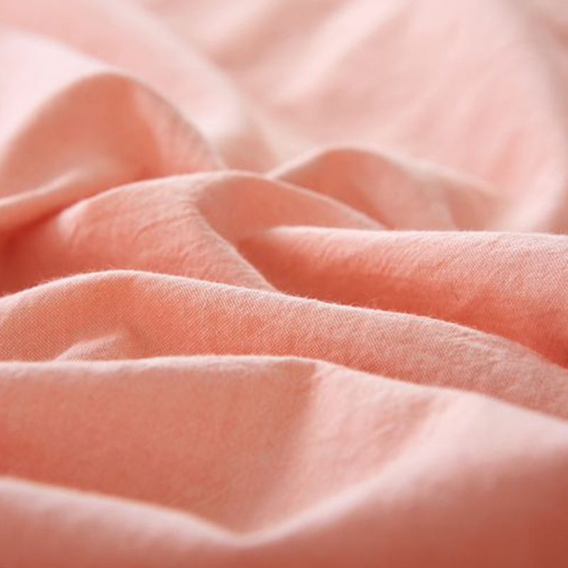 Polyesterimikrokuitukangas: Lopullinen opas ominaisuuksiin, käyttöön ja hoitoon